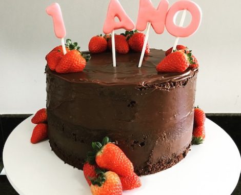 Semi Naked Cake de Chocolate com Morango